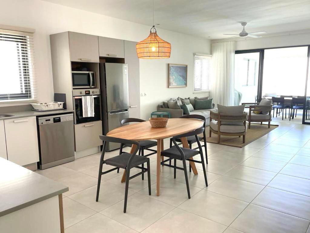 East Coast Beachfront Luxury - Eastern Blue Apartments Poste Lafayette Buitenkant foto